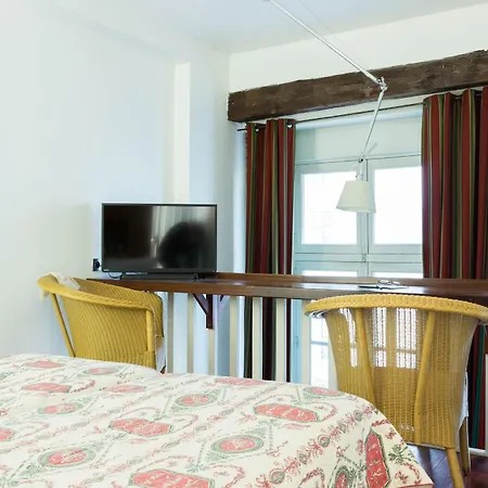 Hotel Du De Conti 3*